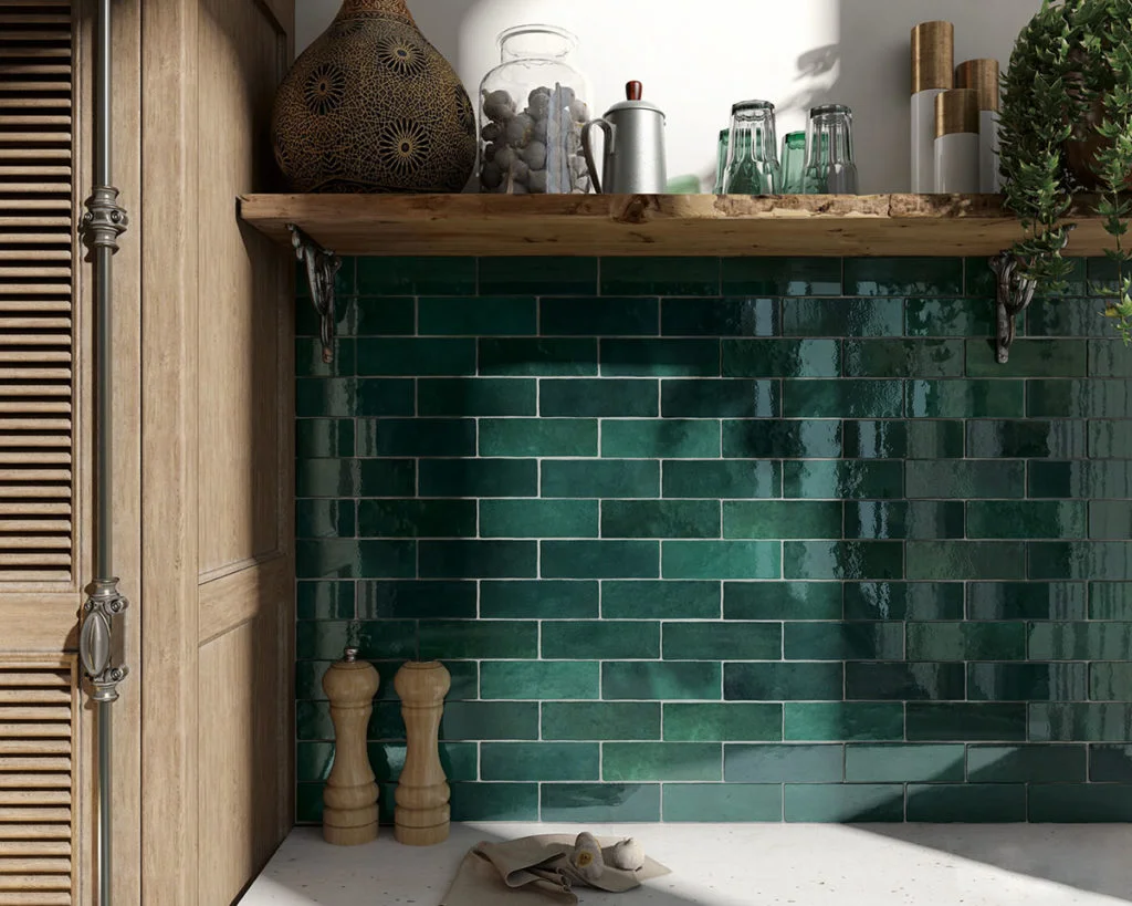 RETRO-ART-cegiełka-ciemnozielona Zielone płytki Artisan Moss Green ułożone poziomo na ścianie nad umywalką